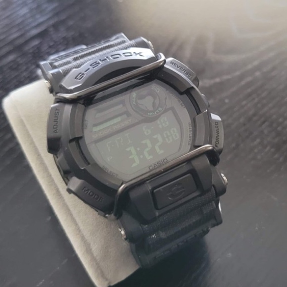 Mens G shock watch